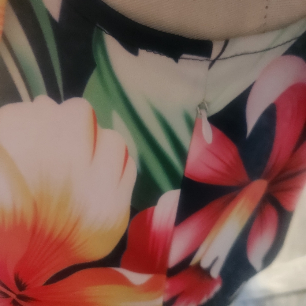 Hawaiian Off-Shoulder Maxi Dress - Picture 4 of 9